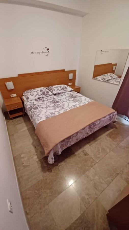 Apartments Senka Orebić Екстериор снимка
